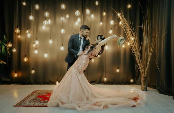 What Are the Best Lightweight Fabrics for a Summer Wedding Dress in the UK?